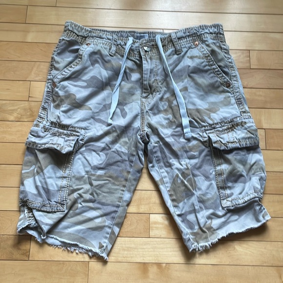 True Religion cargo camp shorts - Picture 2 of 6
